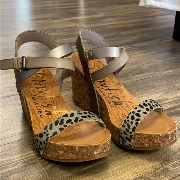 blowfish leopard wedges